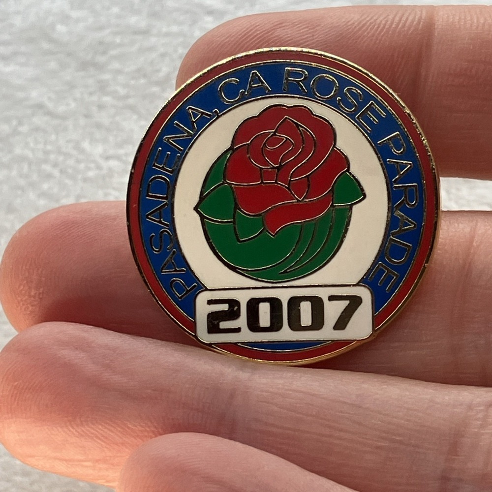 2007 Rose Parade Lapel Hat Pin Pasadena CA 118th Tournament of Rose Souvenir